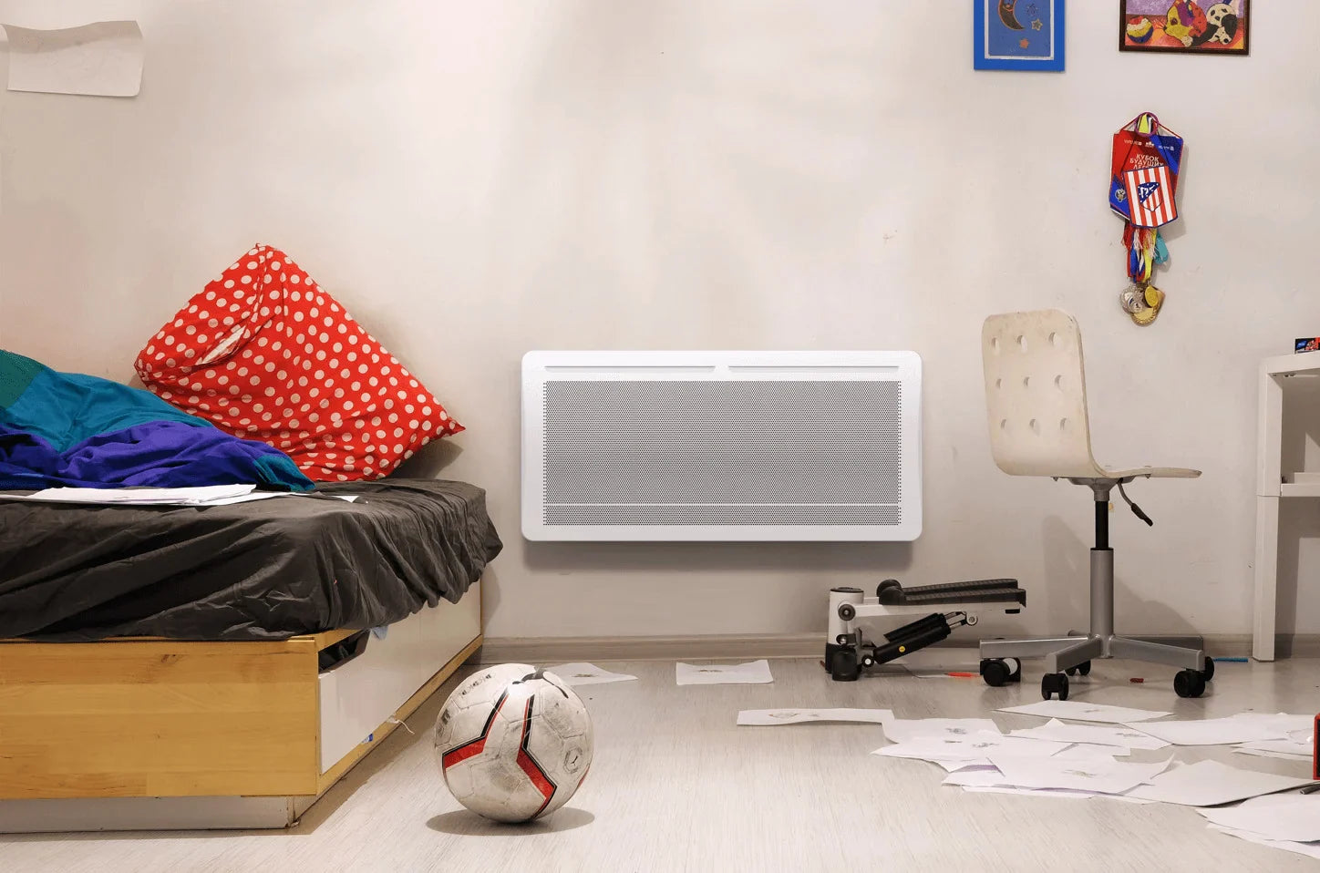 calefactor eléctrico eficiente funcionando en un hogar durante invierno